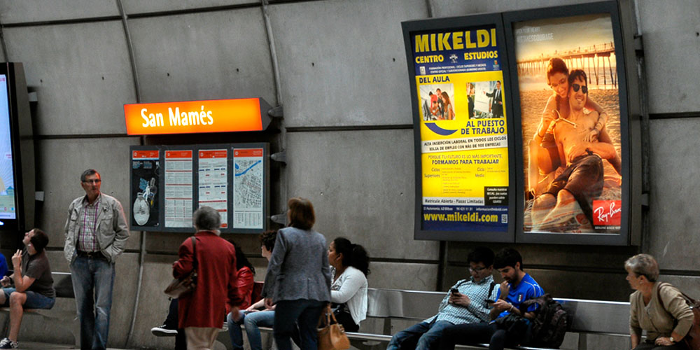 Mupis en Papel Metro Bilbao_Platino