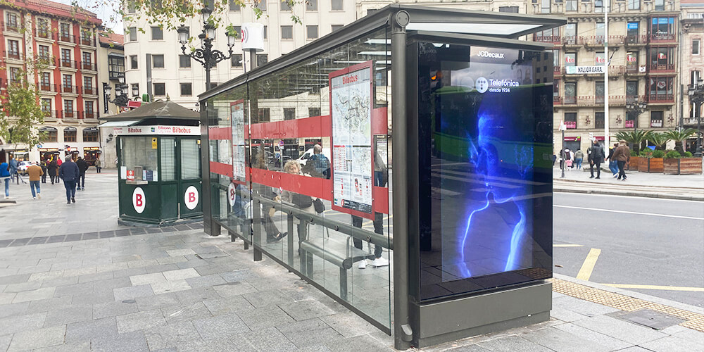 Publicidad Bilbao Mobiliario Urbano Unidades Eje Arenal Casco Viejo1