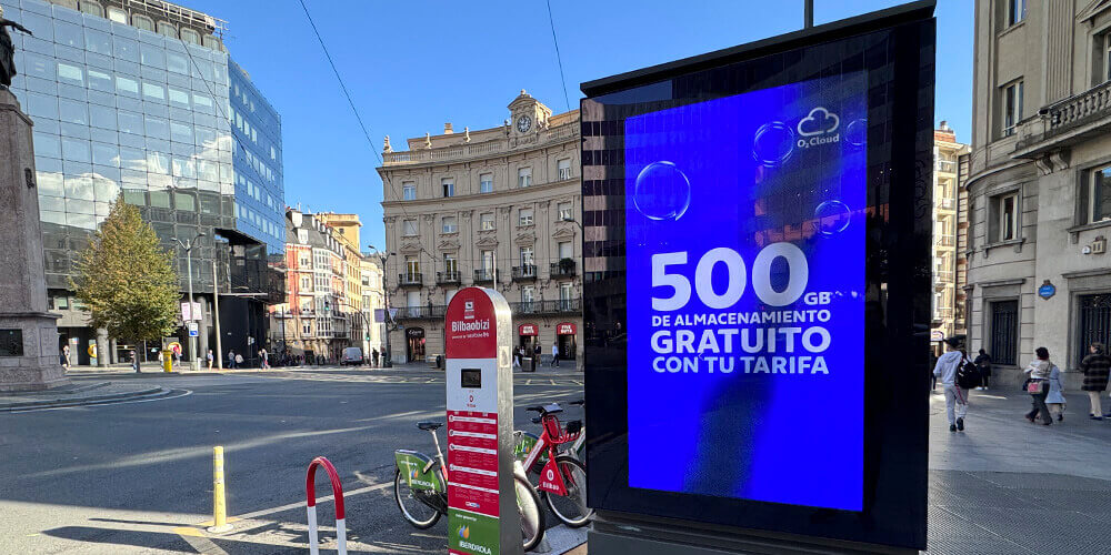 Publicidad Bilbao Mobiliario Urbano Unidades Eje Plaza Circular Hurtado Amézaga_1