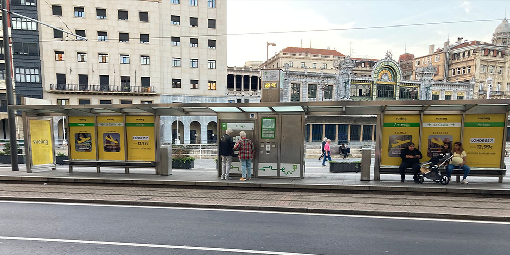 Publicidad-Tranvia-Bilbao-Marquesina-Integral-1